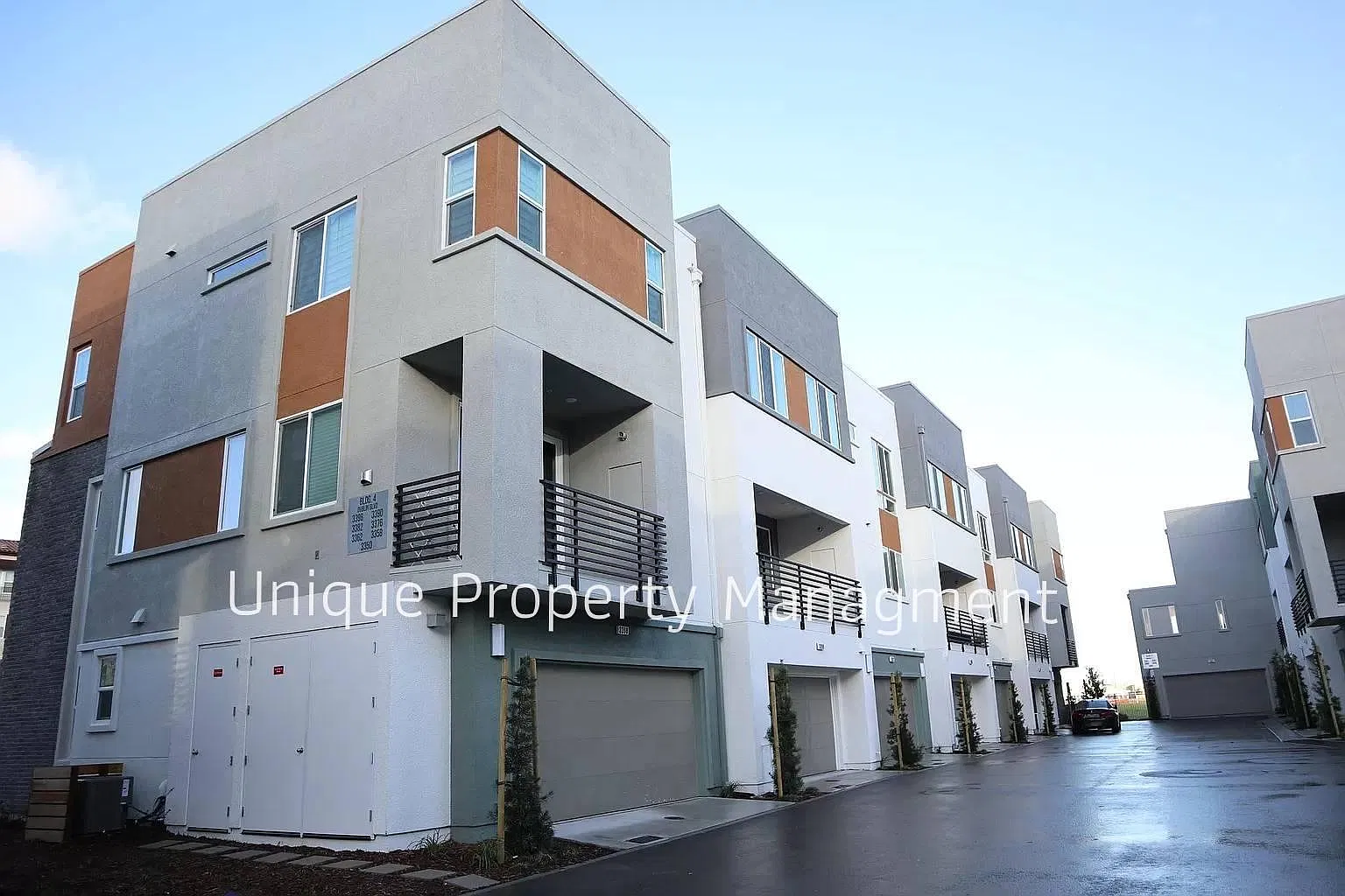 3 bed, 3.5 bath, 1800 sqft, $4,050 — Photo 4