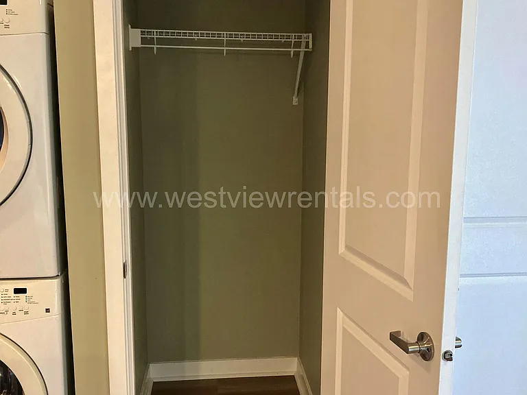 200 E Maple St — Photo 367