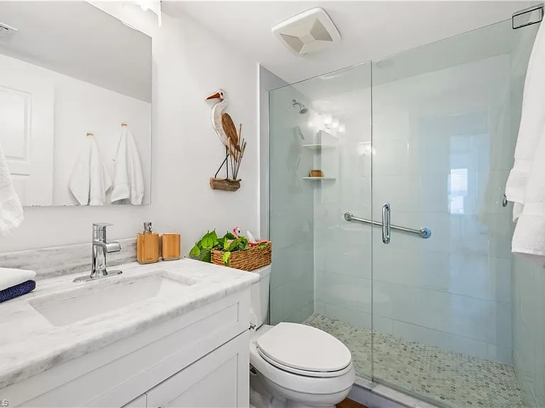 404 Broad Ave S #H-404 — Photo 13