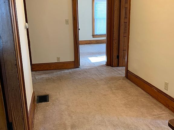 4th image of 270 W 5th St