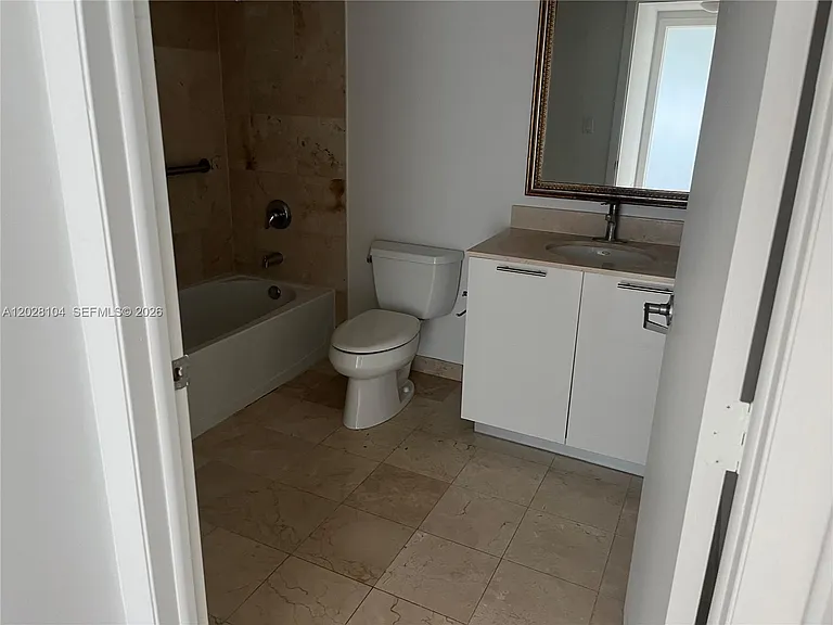1800 N Bayshore Dr #915 — Photo 15
