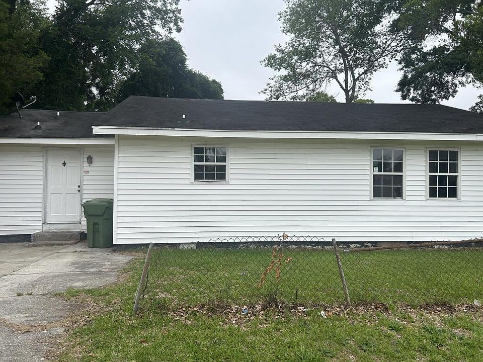 2nd image of 701 Pawley St