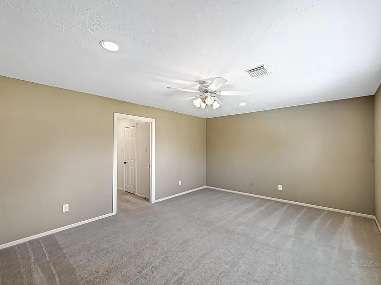 21410 Ganton Dr — Photo 32
