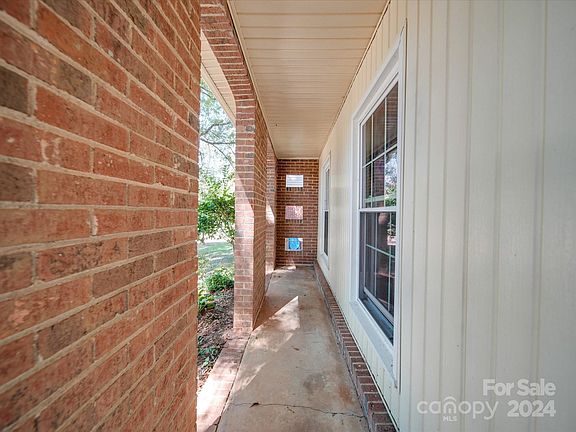 2nd image of 306 Greenwood Pl