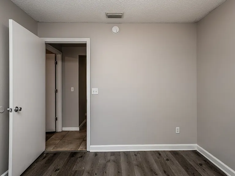 433 Valley Edge Dr — Photo 10