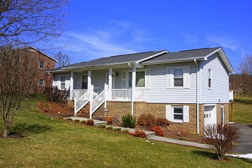 1st image of 18435 Windsor Ln