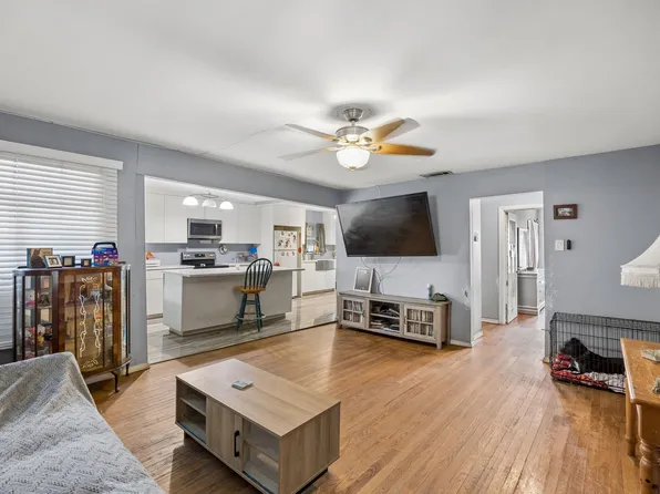 1108 S Edgefield Ave, Dallas, TX 75208