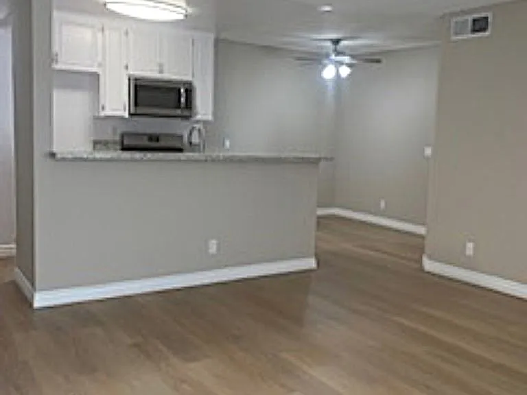 NoHo Village Apartments — Photo 17