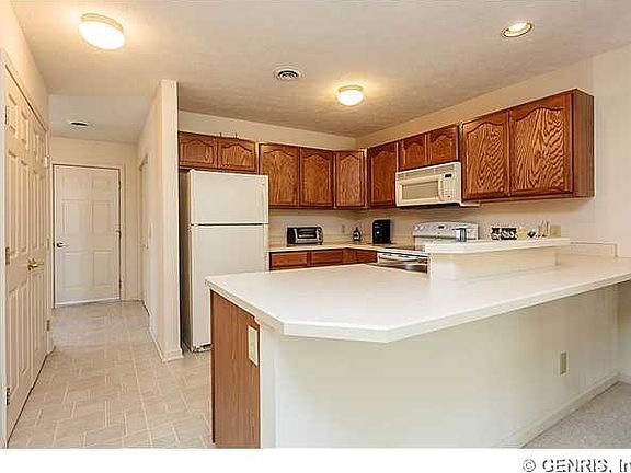 3rd image of 319 Walker Dr
