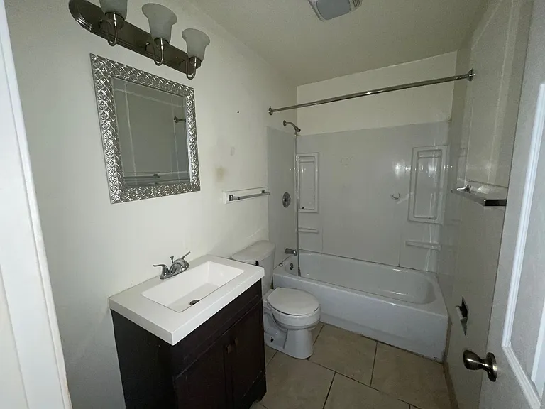2629 N Pine St #4 — Photo 5