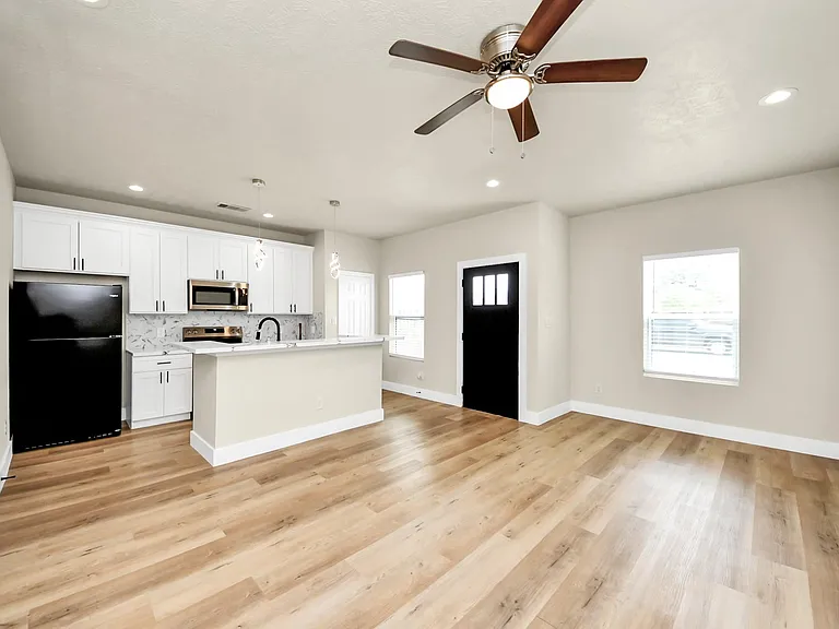 5211 Amy St #B — Photo 4