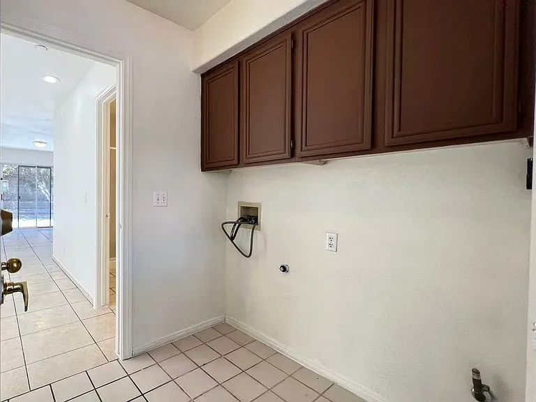 8284 W Rochelle Ave — Photo 11