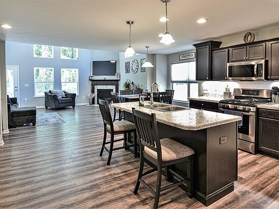 5th image of 219 Mannaseh Dr W