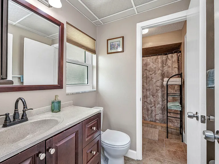 18315 Cortland Ave — Photo 6