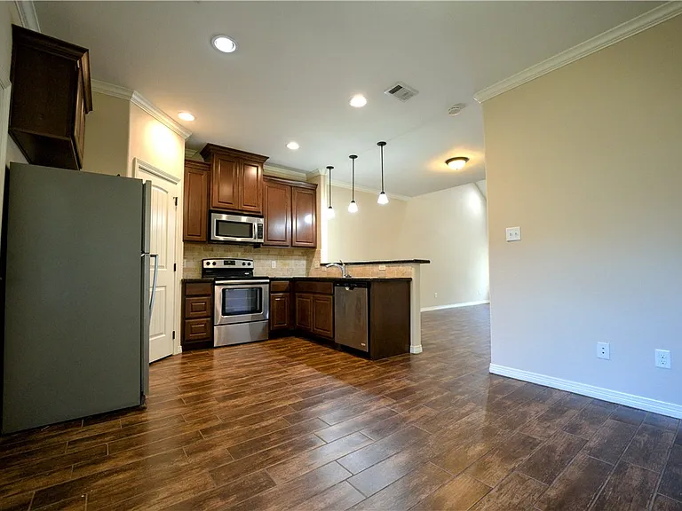 402 Nimitz St #A — Photo 4