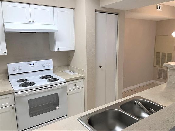 3rd image of 3034 Parkway Blvd APT 303