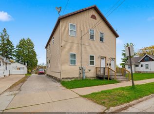 1217 Saint Clair St, Green Bay, WI 54301