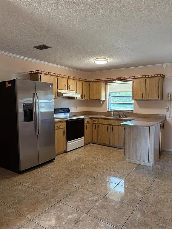3 bed, 2.0 bath, 1724 sqft, $2,100 — Photo 4
