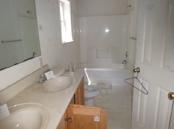 5th image of 102 Justice Hills Dr