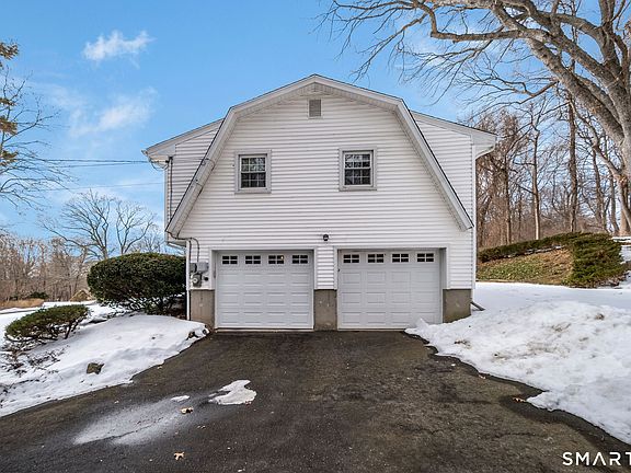 3rd image of 162 Yankee Peddler Path