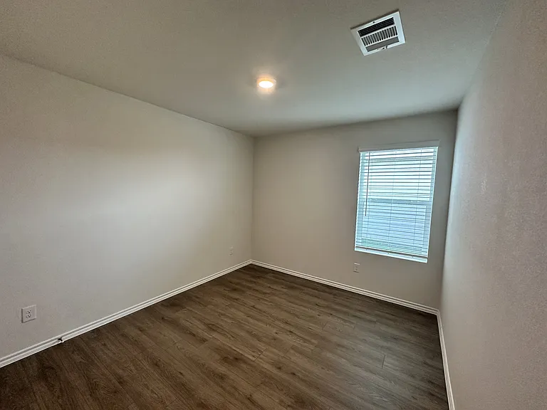 1128 Northfield Dr — Photo 8