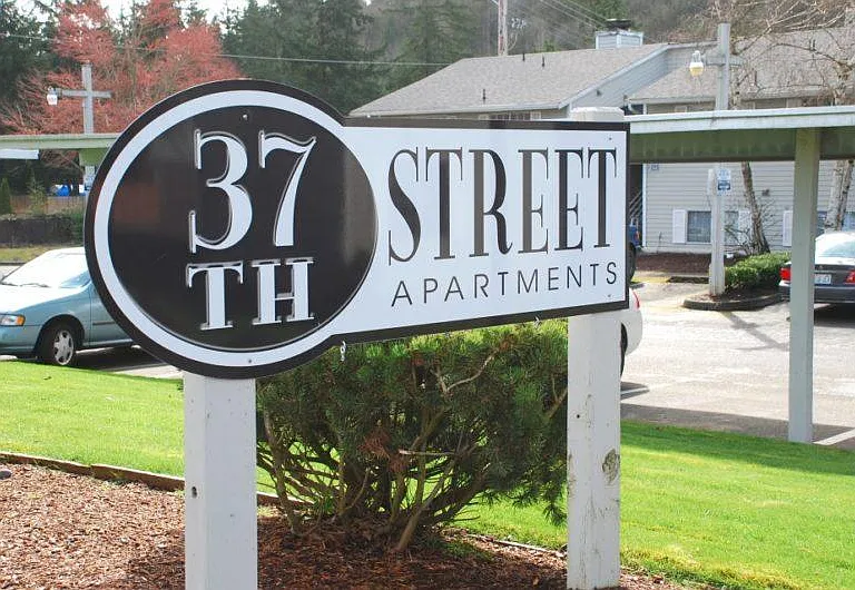 37th Street Apartments — Photo 11
