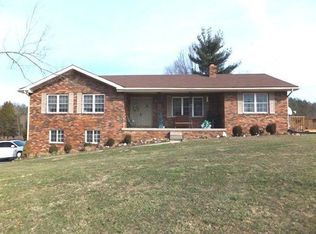 60 Tuttle Rd, Irvine, KY 40336