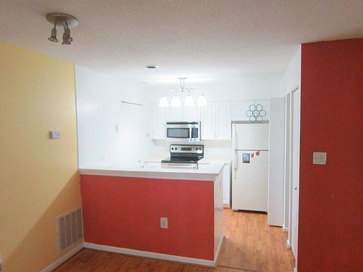 4th image of 7598 Lakeside Village Dr Unit H