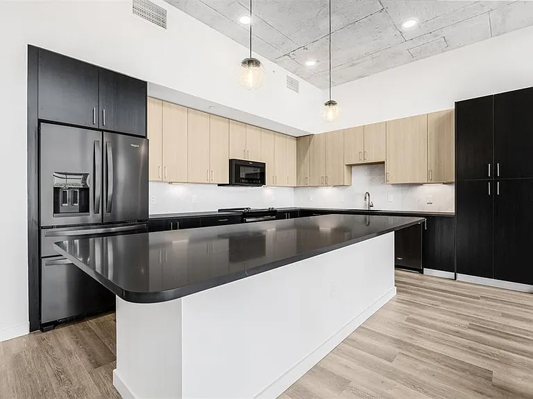 221 Main St N #Penthouse 1612 — Photo 8