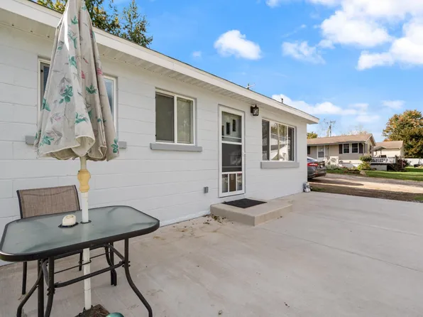 8727 S Hill Dr, Silver Lake, IN 46982