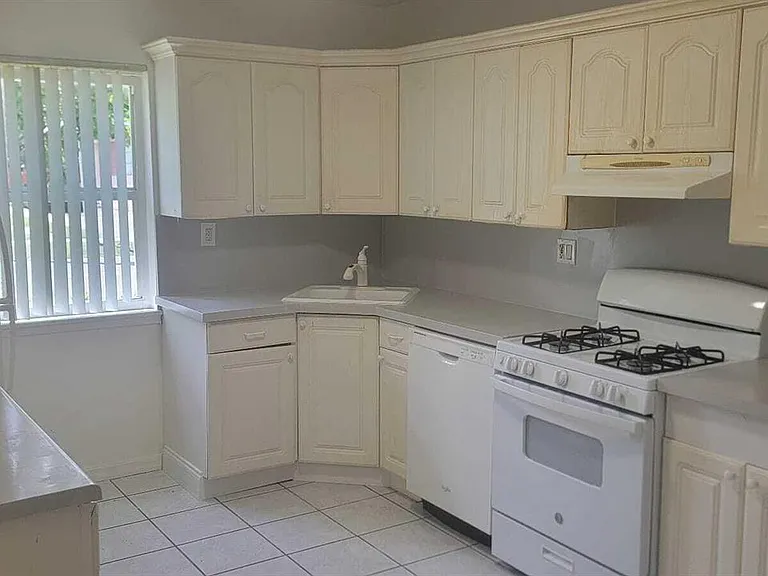 1855 Sherman St — Photo 5