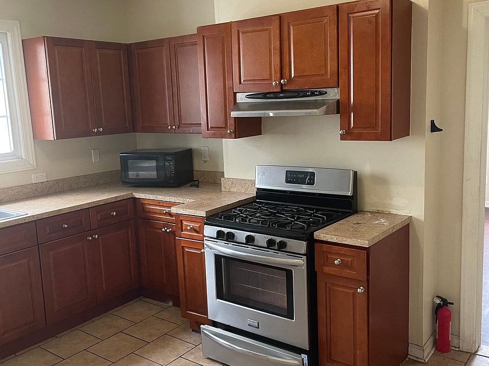 1st image of 21 Lafayette St #1