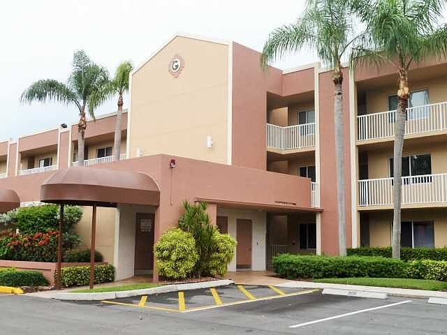 1st image of 7434 N Devon Dr #210