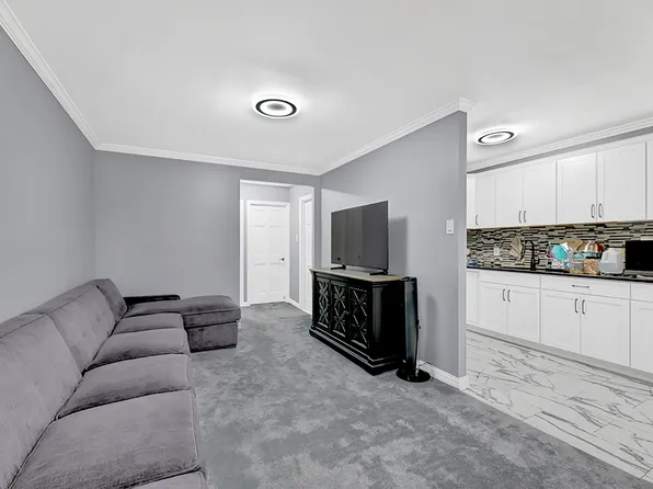 2008 East 52nd Street image 7 of 34