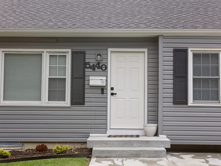 5440 Sherwood Dr — Photo 3