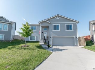 7706 N 147th Avenue Cir, Bennington, NE 68007