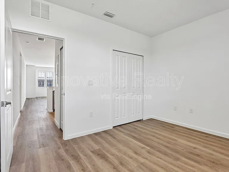 Venture Apartments — Photo 96