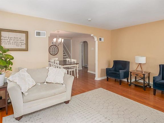 4th image of 1093 Roth Ave