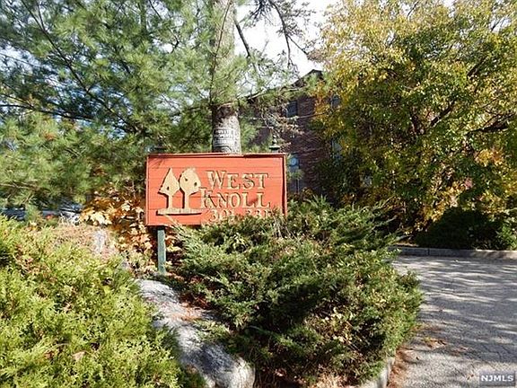 3rd image of 327 Ringwood Ave