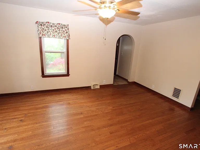 22 Brook St — Photo 8