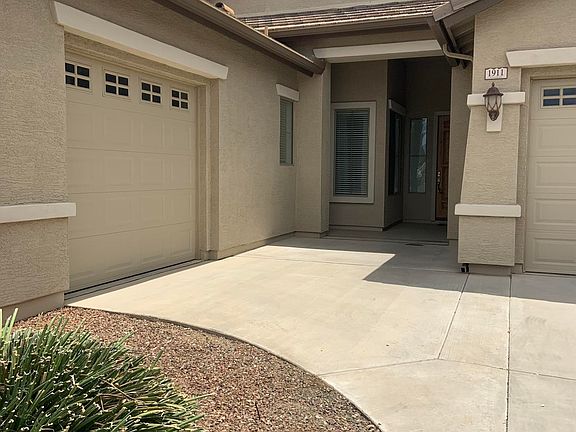 2nd image of 1911 E Yellowstone Pl