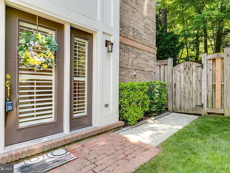 11519 Waterhaven Ct — Photo 2