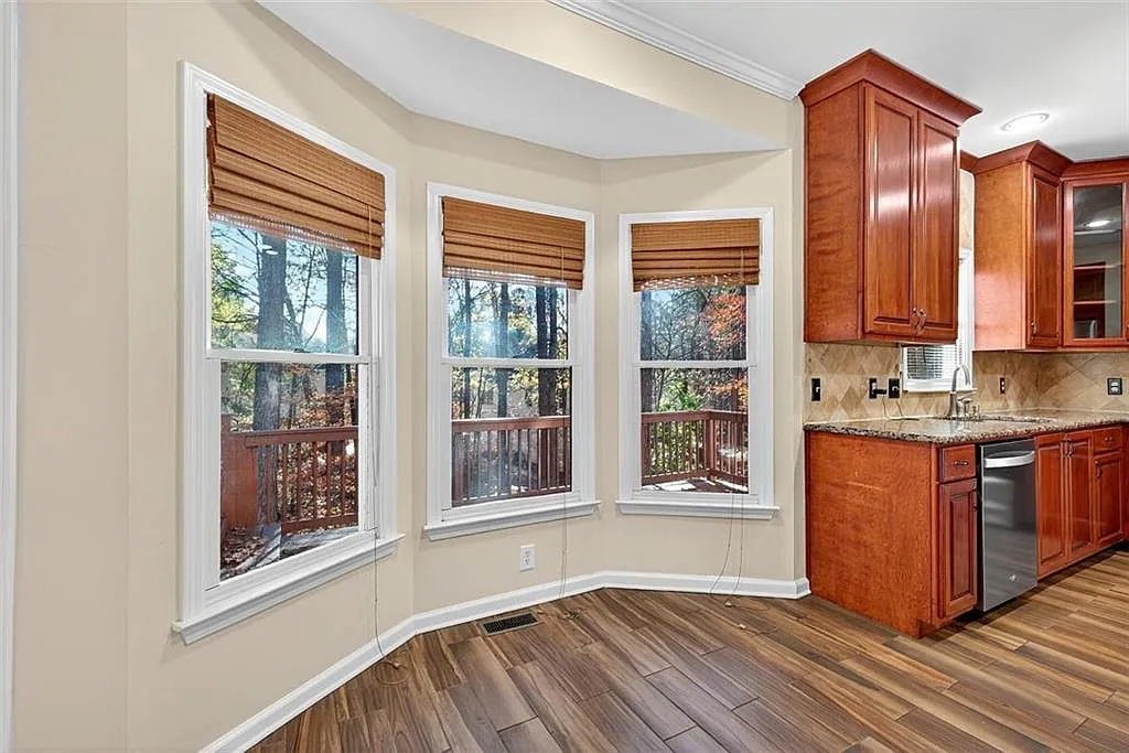 4 bed, 4.0 bath, 2705 sqft, $3,500 — Photo 4