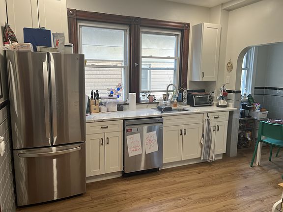 3rd image of 31 Tremont St APT 3