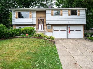 90 Rhode Island Avenue, Bay Shore, NY 11706