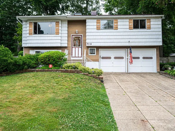 90 Rhode Island Avenue, Bay Shore, NY 11706