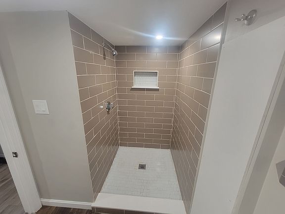 4th image of 32 Maple St #B
