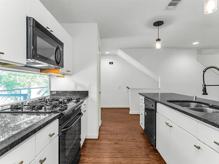 1429 Caddo St #B — Photo 6