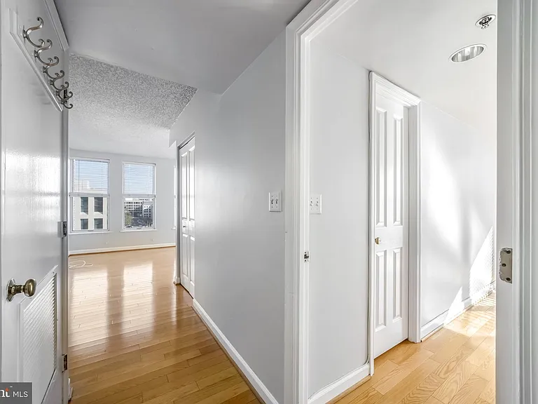 601 Pennsylvania Ave NW #910 — Photo 8