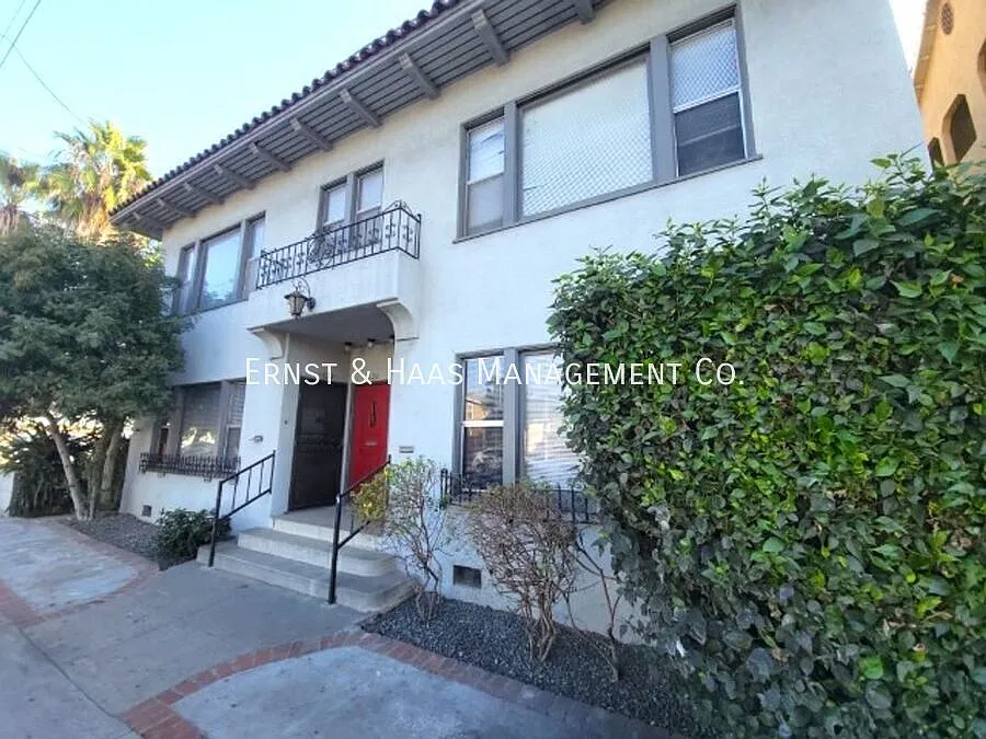 Cozy 1-Bedroom Apartment Just Blocks from the Beach! — Photo 1
